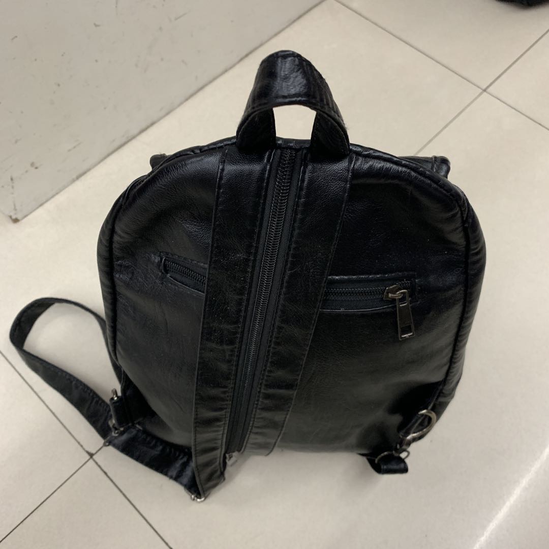 韩版时尚软皮双肩包细节图