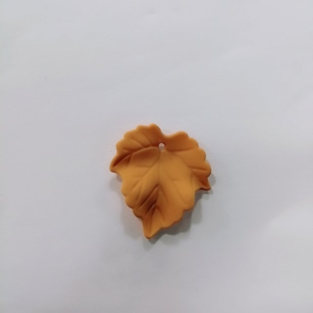 Chen Ming ornaments European and American leaves rubber acrylic earrings earrings earrings accessories