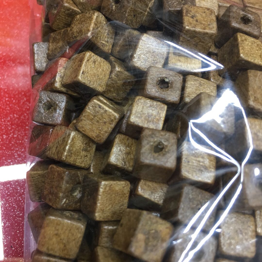 Factory direct sales of wooden square necklace, bracelet and string-style accessories Specification image