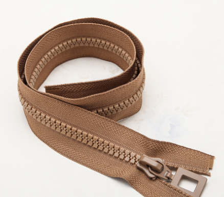 厂家直销8号树脂闭尾口袋拉链羽绒服现货