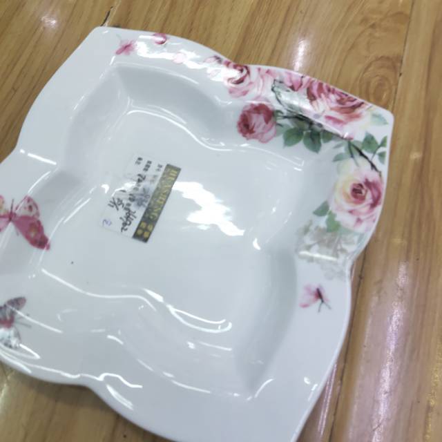 正方形蝴蝶鲜花花纹餐盘产品图