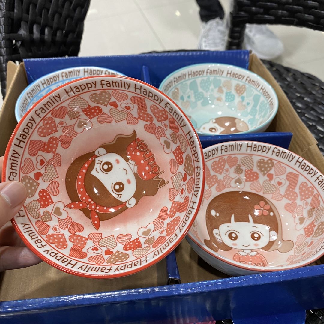 陶瓷餐具人物图案细节图