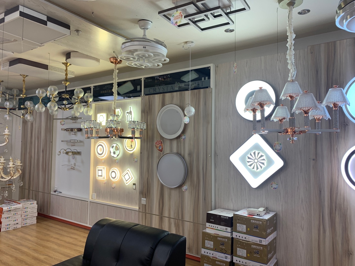 Yiwu City Rongjun Lighting describe pic - 2