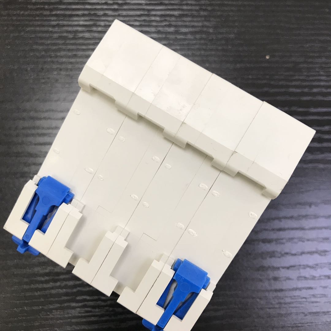 Electrical and electronic 4p household circuit breaker AC/DC circuit breaker details Picture