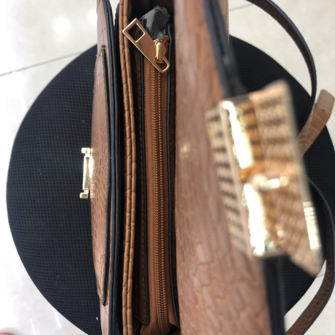 2020 new leather web celebrity coffee bag for women with one shoulder bag texture details Picture