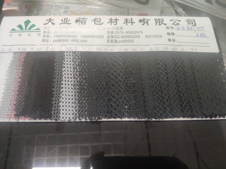 Factory direct sales of the latest 2019A version of mesh fabric and leather, with a large stock of high, medium and low-end luggage, sofa, shoe materials and fabrics