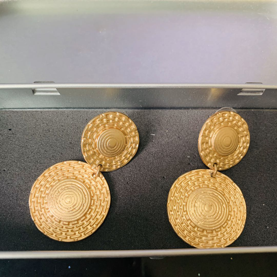 Earrings Alloy Gold Classic Niche Exaggerated Gold Everything Temperament Fashion Street Models Shoot Earrings Earrings