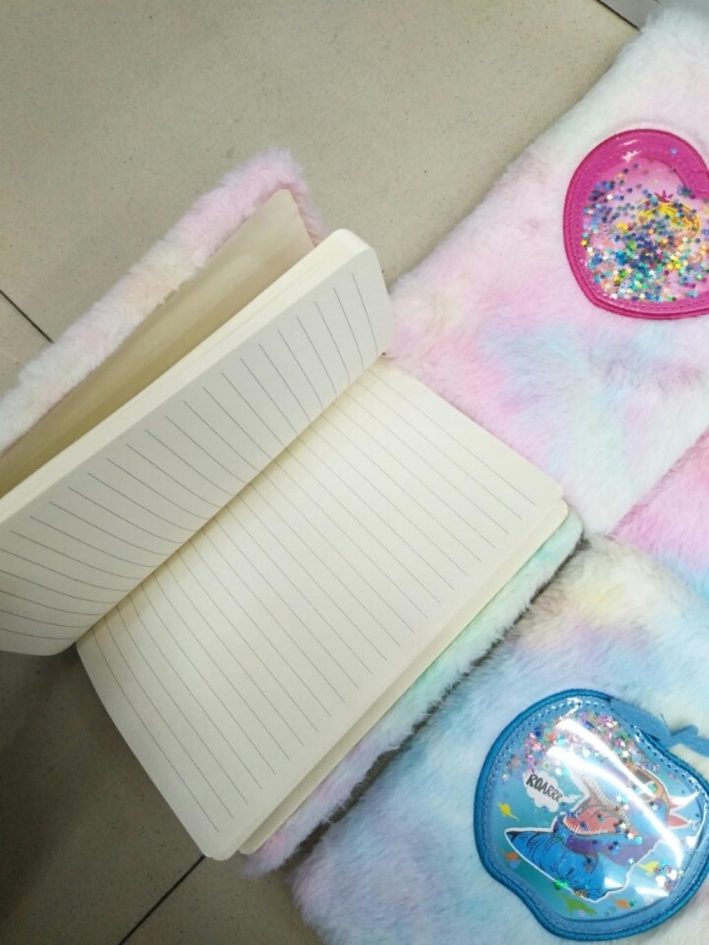 厂家直销毛绒笔记本亮片笔记本产品图