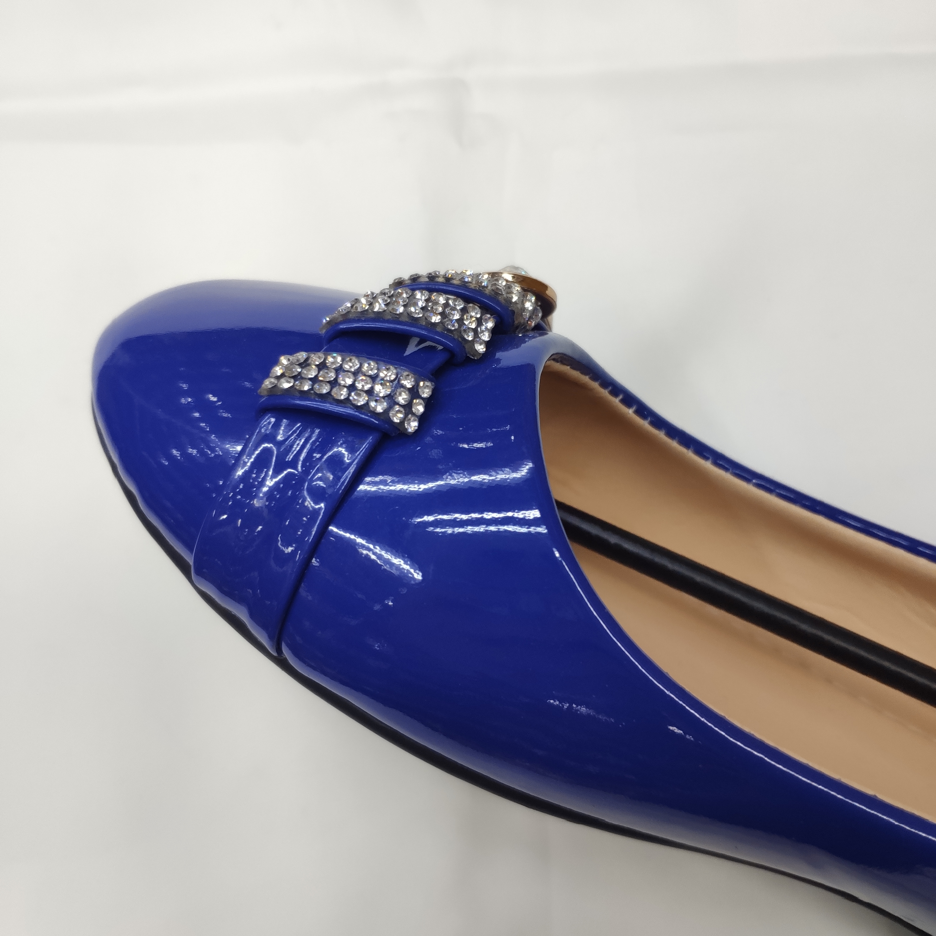 Wholesale of women's blue rhinestone round-toe leather shoes and flat shoes for foreign trade Specification image