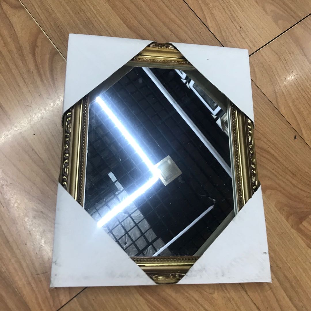 北欧卫生间浴室圆镜带置物架太空铝镜子黑白金边洗脸盆镜子23×29cm
