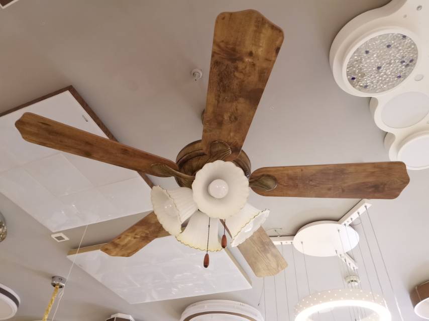 مصابيح الإضاءة المضيئة، ثريات غرفة المعيشة القديمة، ومصابيح المراوح الفنية Specification image