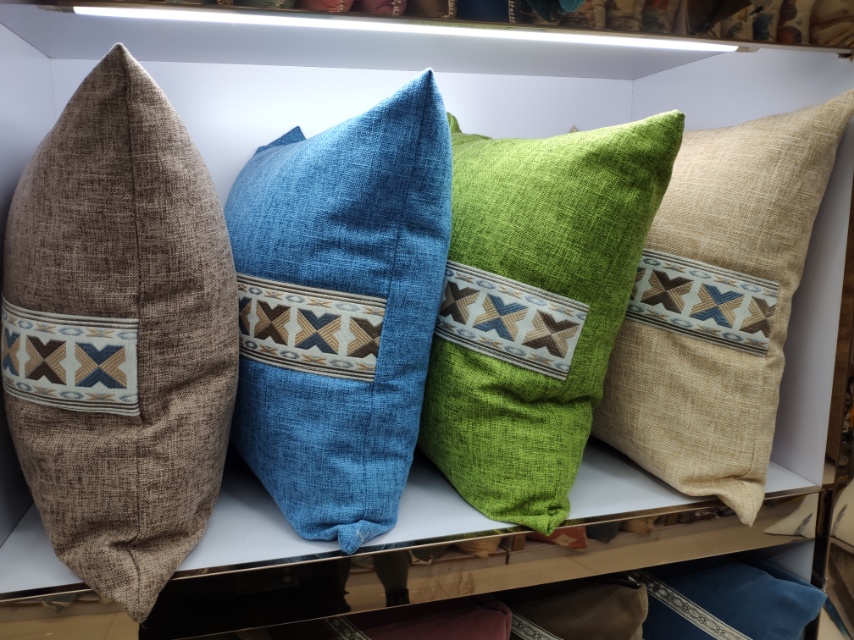 2020 New product factory direct sales fine linen edge strip throw pillow
