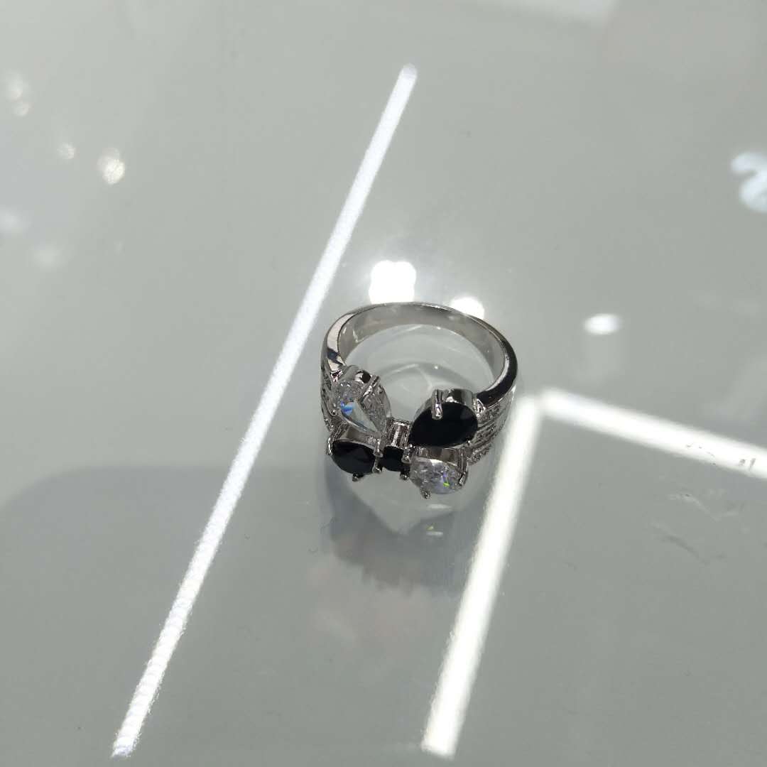 Europe and the United States selling black and white silver all copper ring jewelry jewelry for women