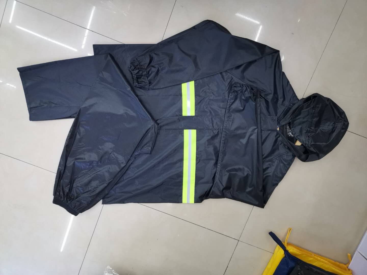 牛津布前后绿套装雨衣产品图