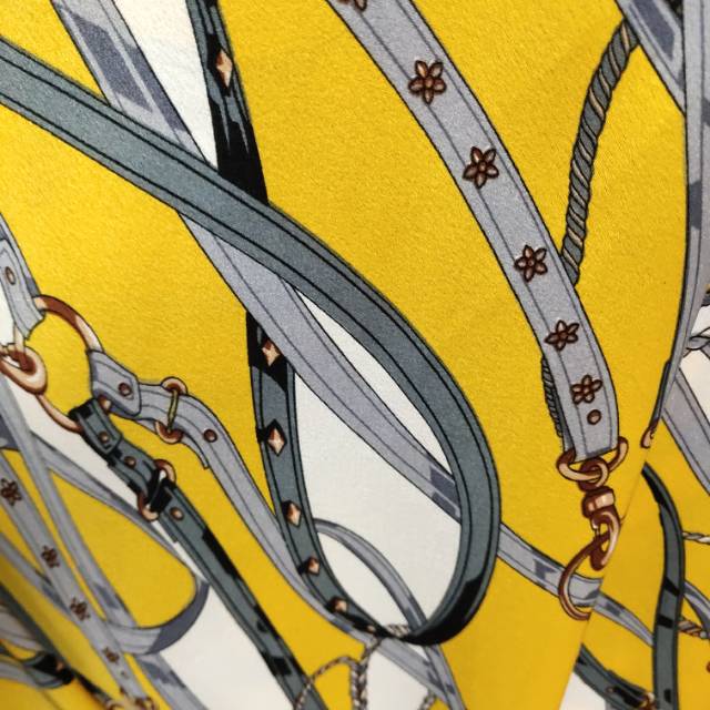 彩色缎面印花饰品服装面料细节图