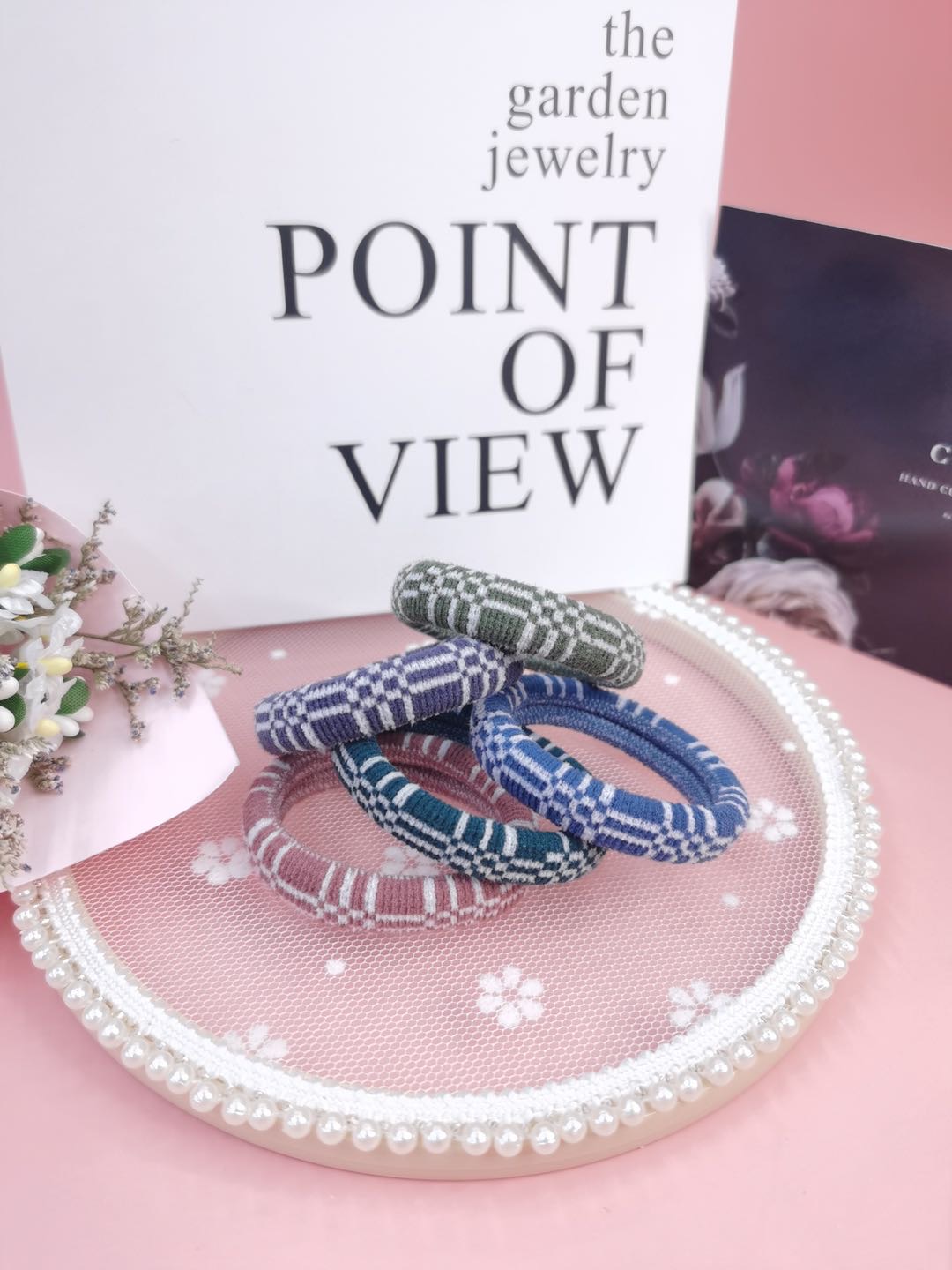 A couple's Korean-style cute and simple heart-shaped hair band and hair tie with wavy patterns as a gift for your boyfriend Specification image