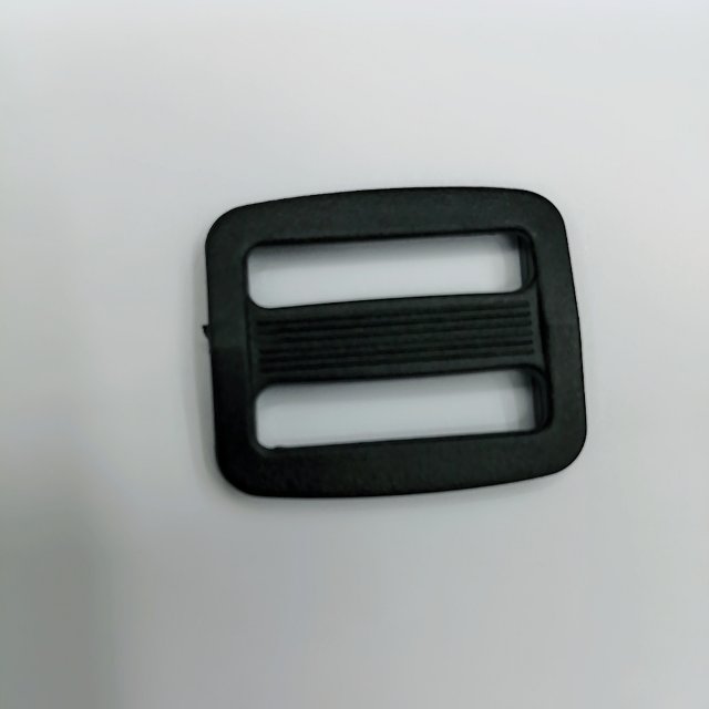 Three-speed adjustable bag plastic black Japanese character buckle Pom high-quality accessories in large stock