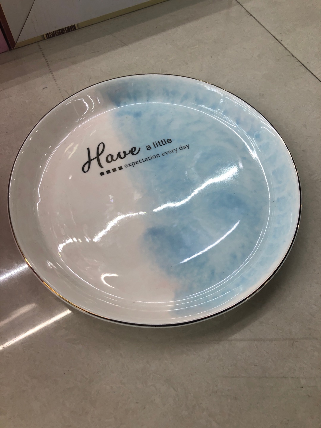 Gradient effect, noble and elegant color, gold-rimmed pure ceramic round tableware details Picture