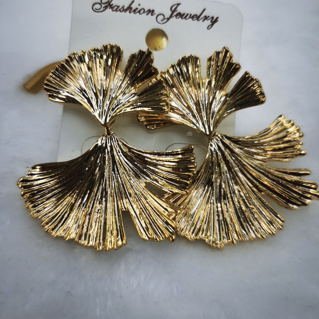 Fashionable textured leaf earrings, versatile new earrings and earrings, eco-friendly and anti-allergy earrings