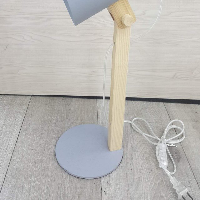 This small desk lamp is a simple and modern bedside lamp for the bedroom and study Specification image