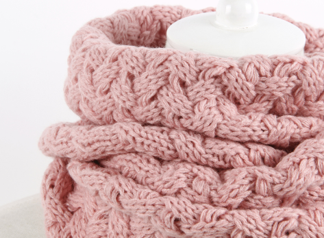 Women's Fashion Trend With Warm Cross-Knit Bib details Picture
