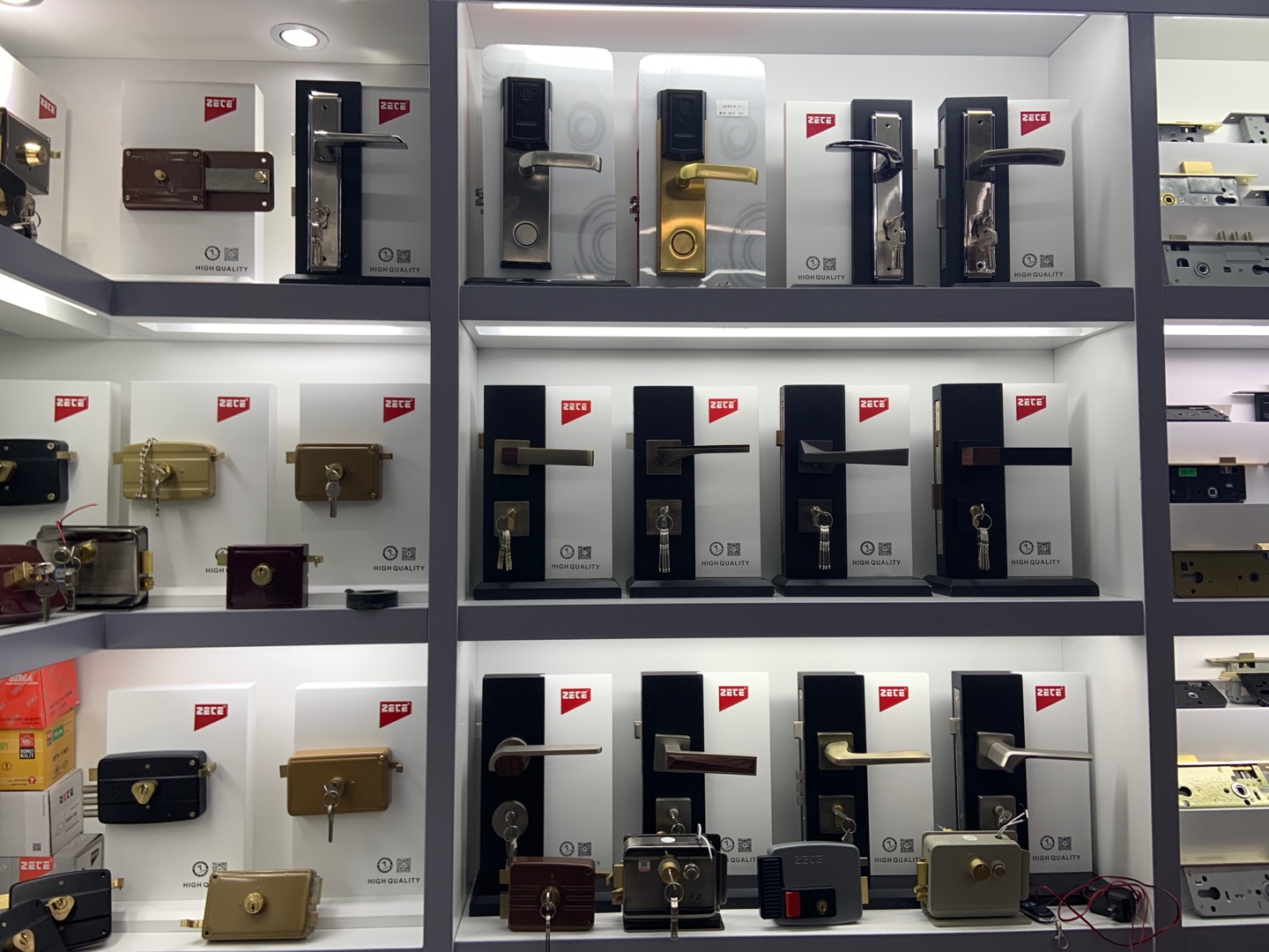 Verton Hardware describe pic - 1