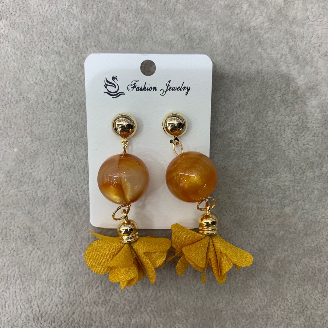 New style fashionable temperament versatile earrings flower pendant female ear nail earrings thumbnail