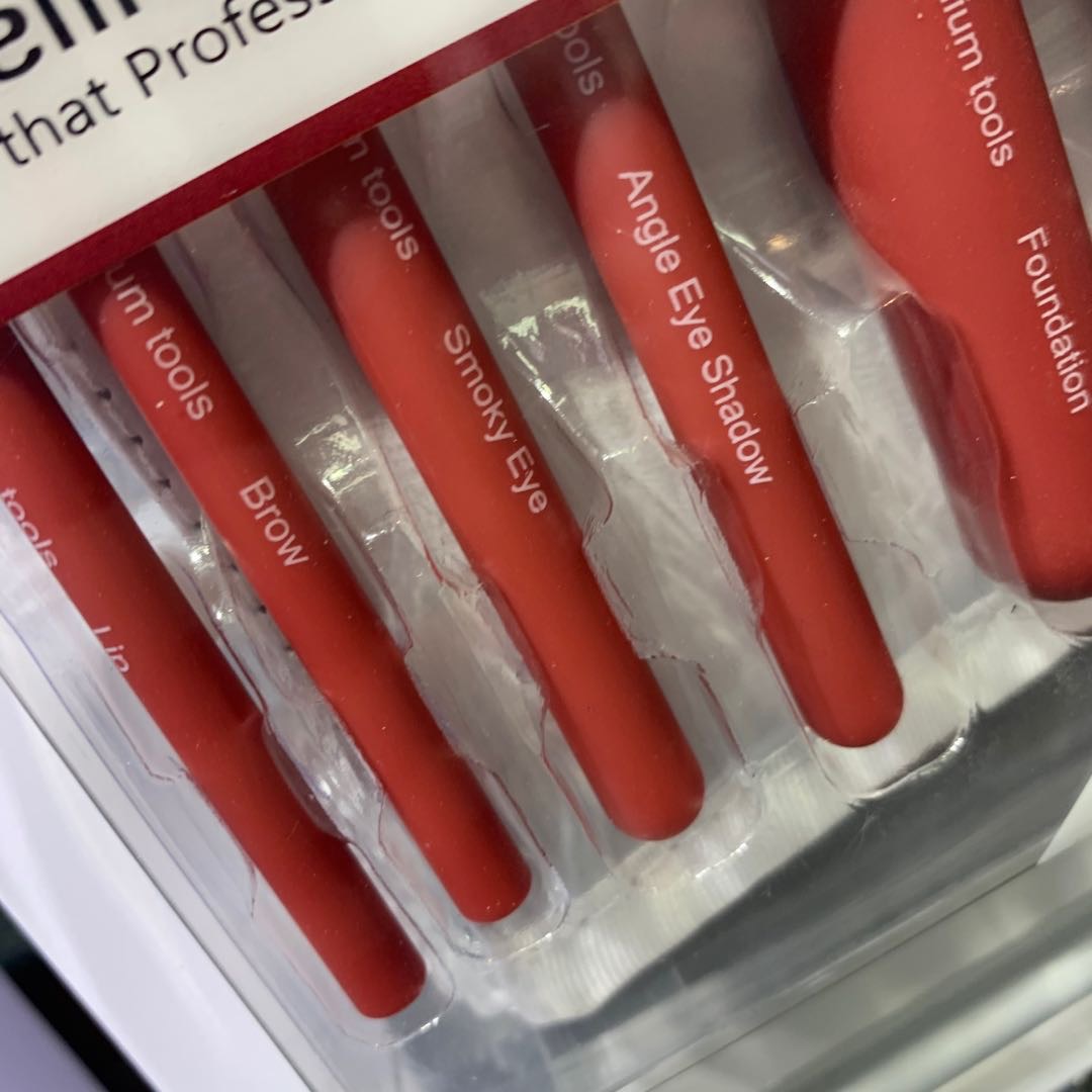 Red Letter Premium Makeup Brush Set Specification drawing
