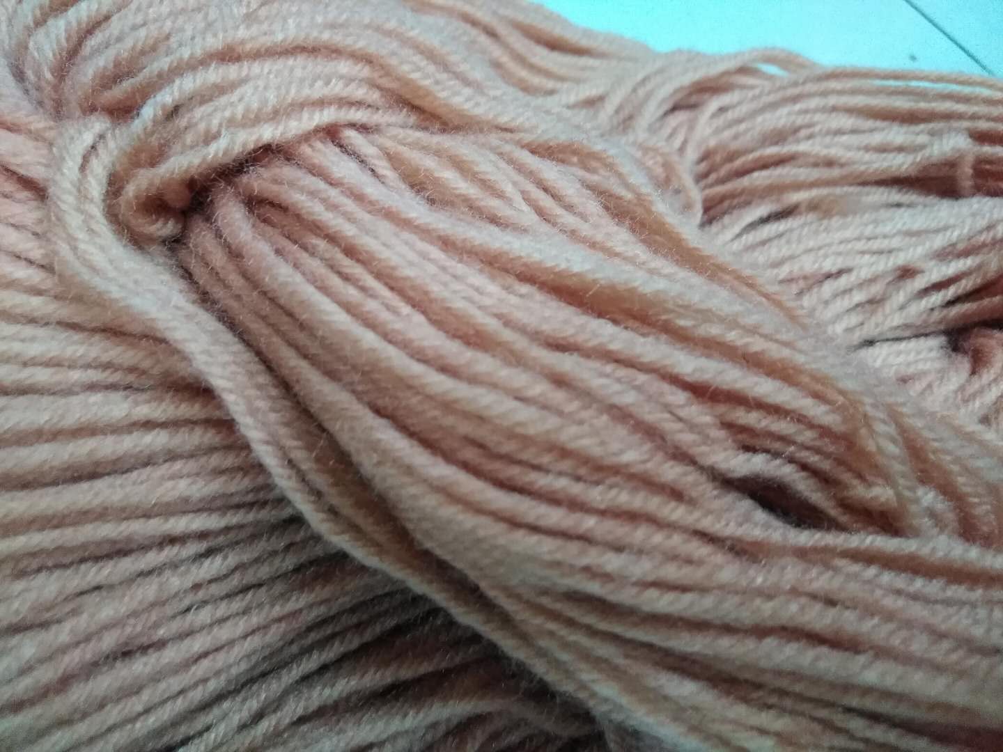 Factory direct sales of medium and thick acrylic yarn for DIY knitting and crocheting slippers, multi-purpose yarn for household use Specification image
