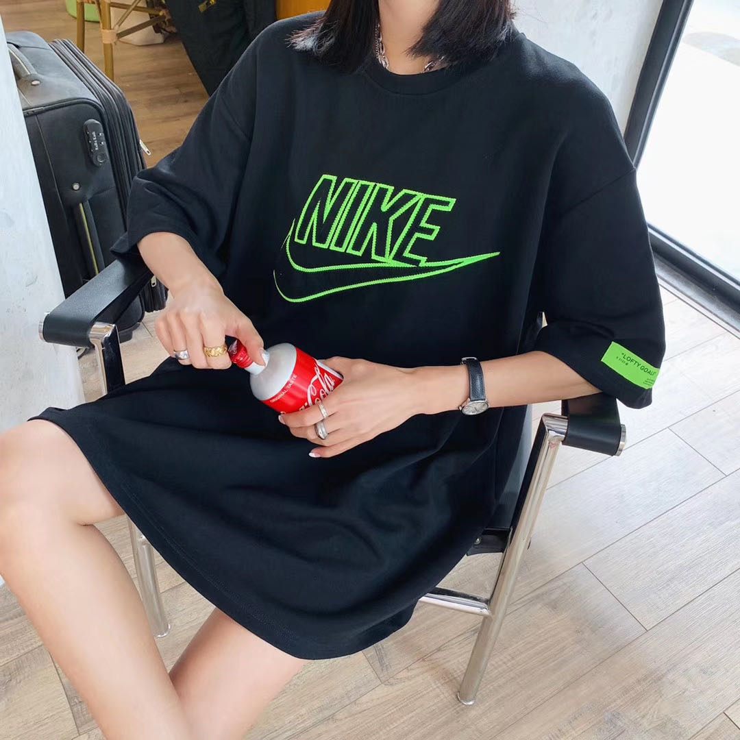 黑色短袖t恤女字母韩版上衣休闲百搭2020春季新款女装欧洲站欧货产品图