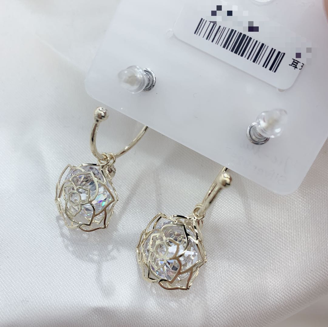Fashionable new silver needle rose hollowed-out long earrings, elegant and versatile, eco-friendly and anti-allergy earrings Specification image