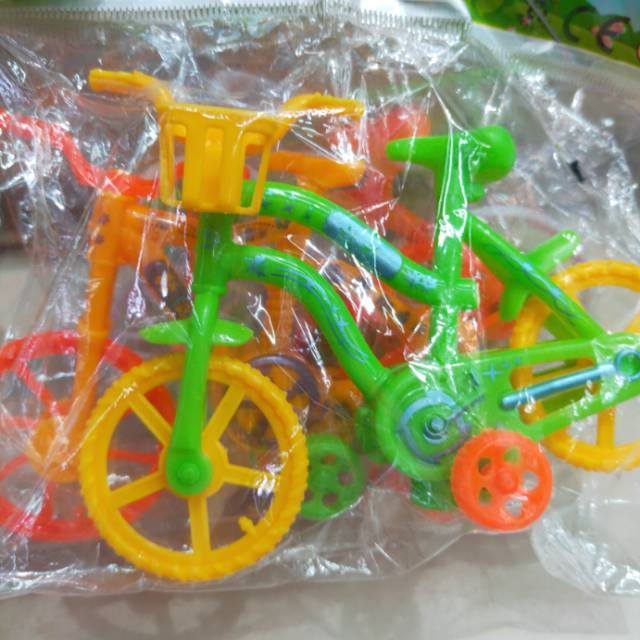 儿童塑料赠品，玩具自行车。