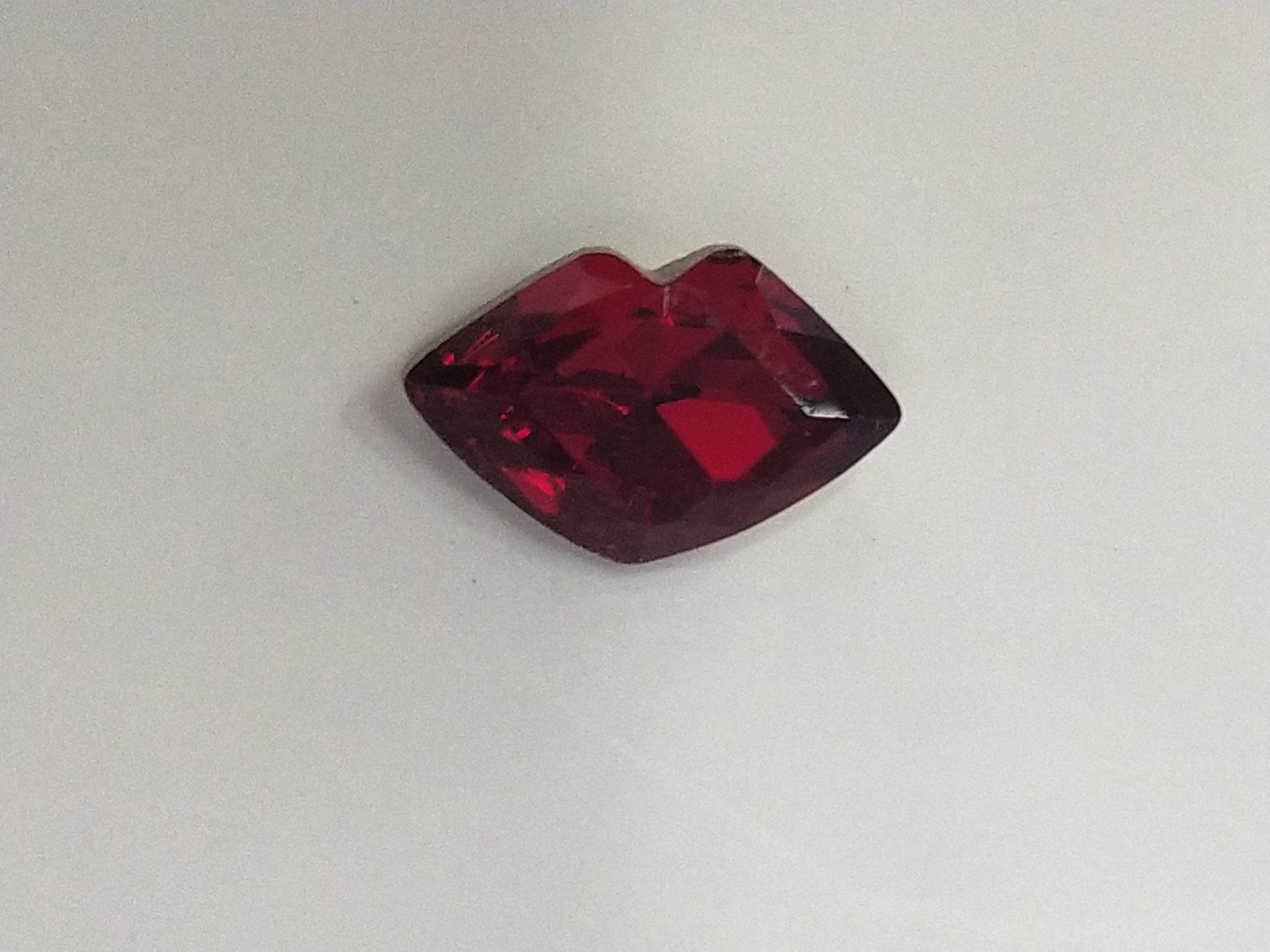 Grister's new flame-red lip-shaped fluorescent super shiny nail art mixed accessory, flat-bottomed diamond, nail diamond, decorative diamond, popular and best-selling diamond jewelry Specification image