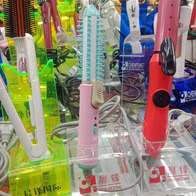 A wolf-toothed curling iron for girls