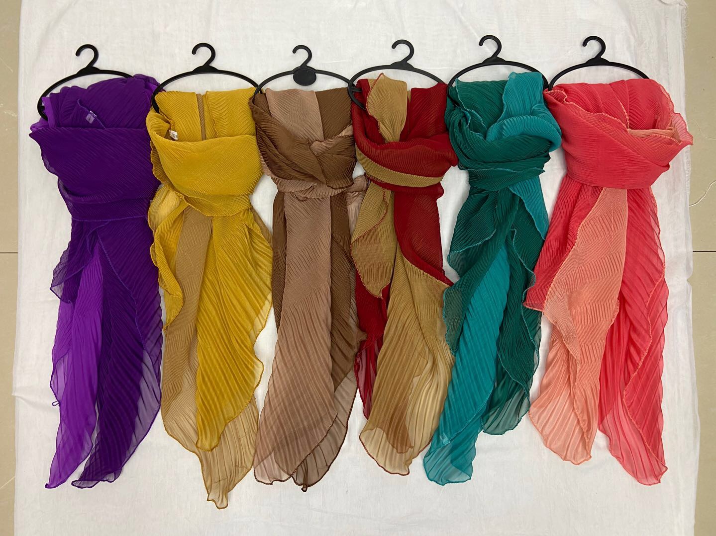 Women's Korea Dongdaemun Chiffon Two-Color Spliced Wire Crepe Scarf Specification drawing