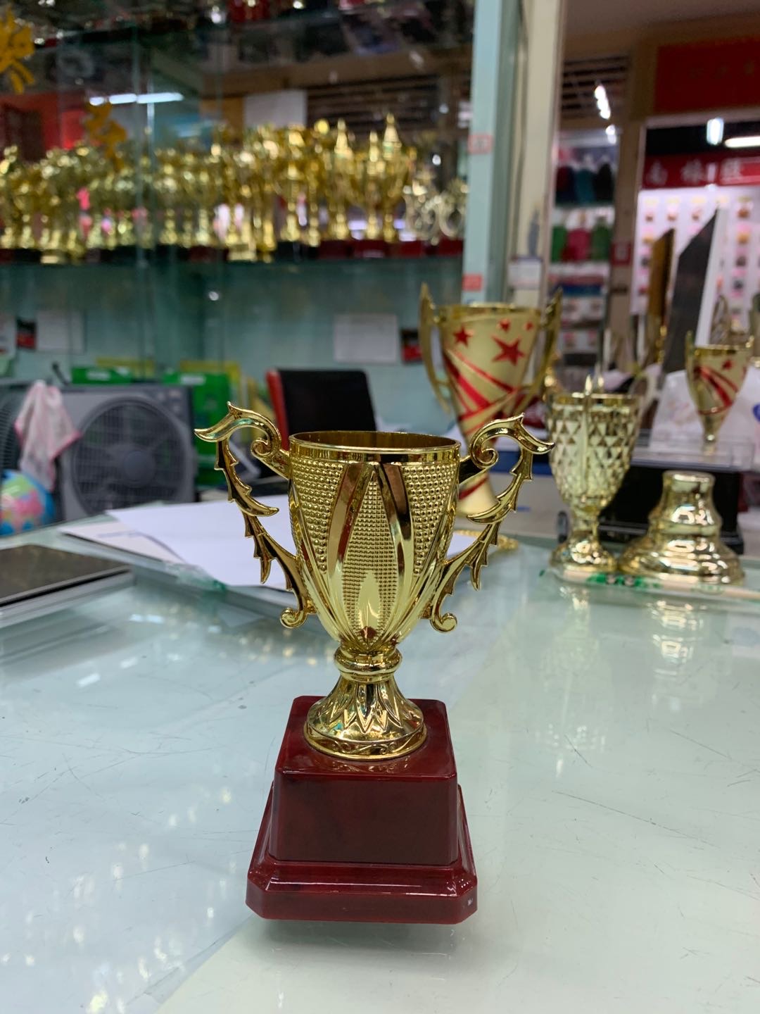 热销定制儿童无盖带盖神墨学堂创意塑料小奖杯模型行政纪念品摆件