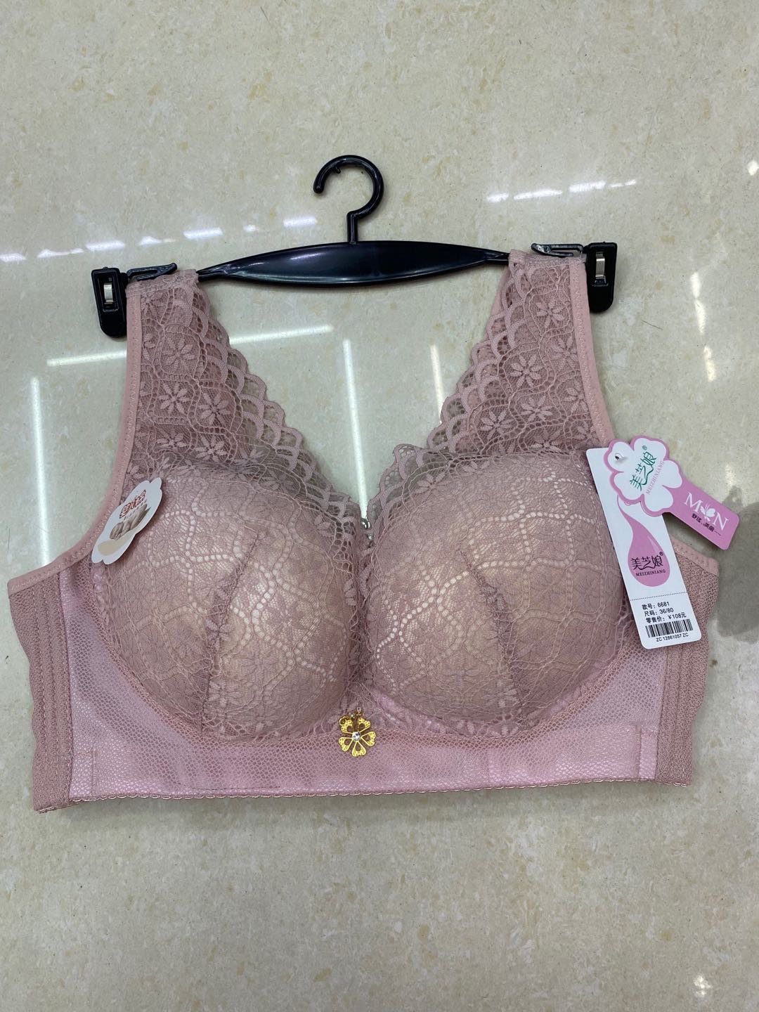 A large-sized lingerie for a plump girl weighing 200 pounds, a thin bra without underwire, 6681