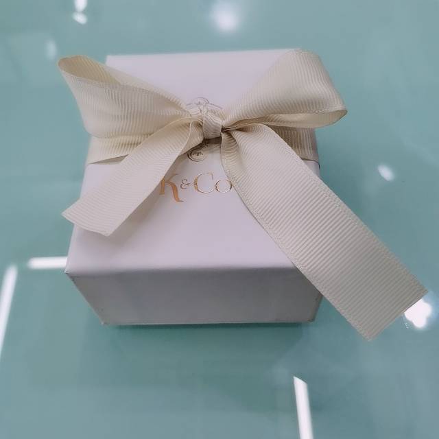 Venta directa de fábrica arco anillo de diamante pegatinas caja de joyería de alto grado collar caja de pendientes