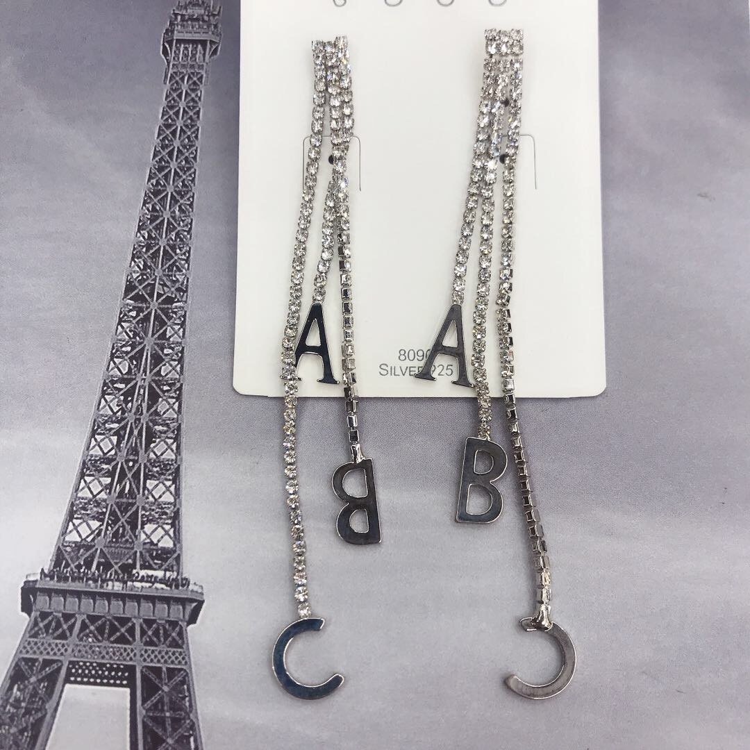 The new long tassel earrings with the letters ABC are slimming and elegant. They are so beautiful details Picture