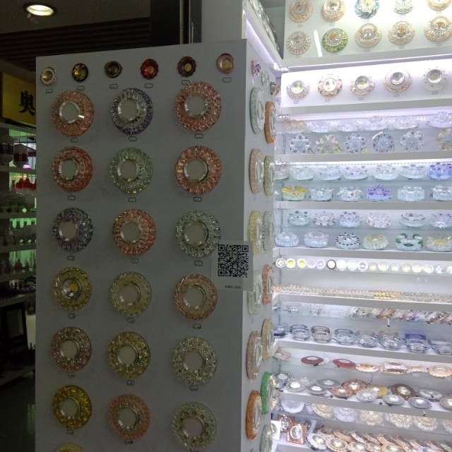 Pujiang Yonghao Crystal Lighting Factory describe pic - 1