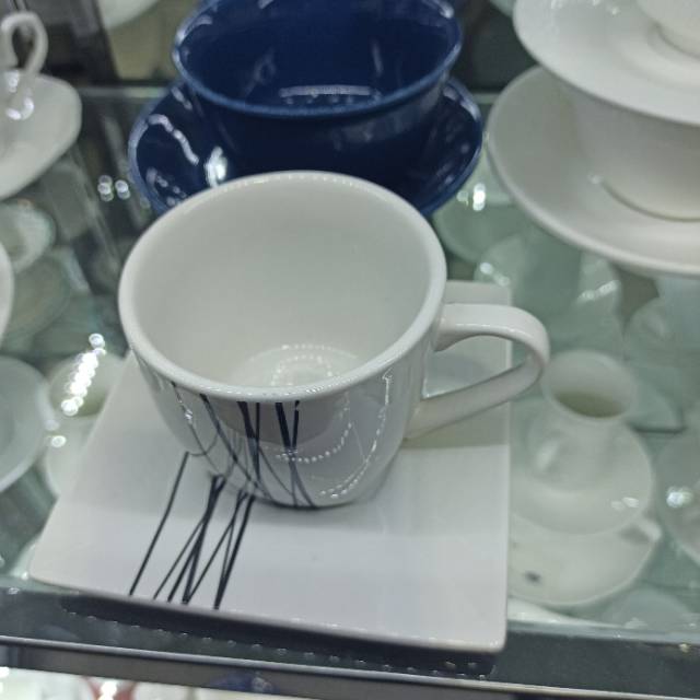 咖啡杯陶瓷白色一杯一碟带条纹产品图