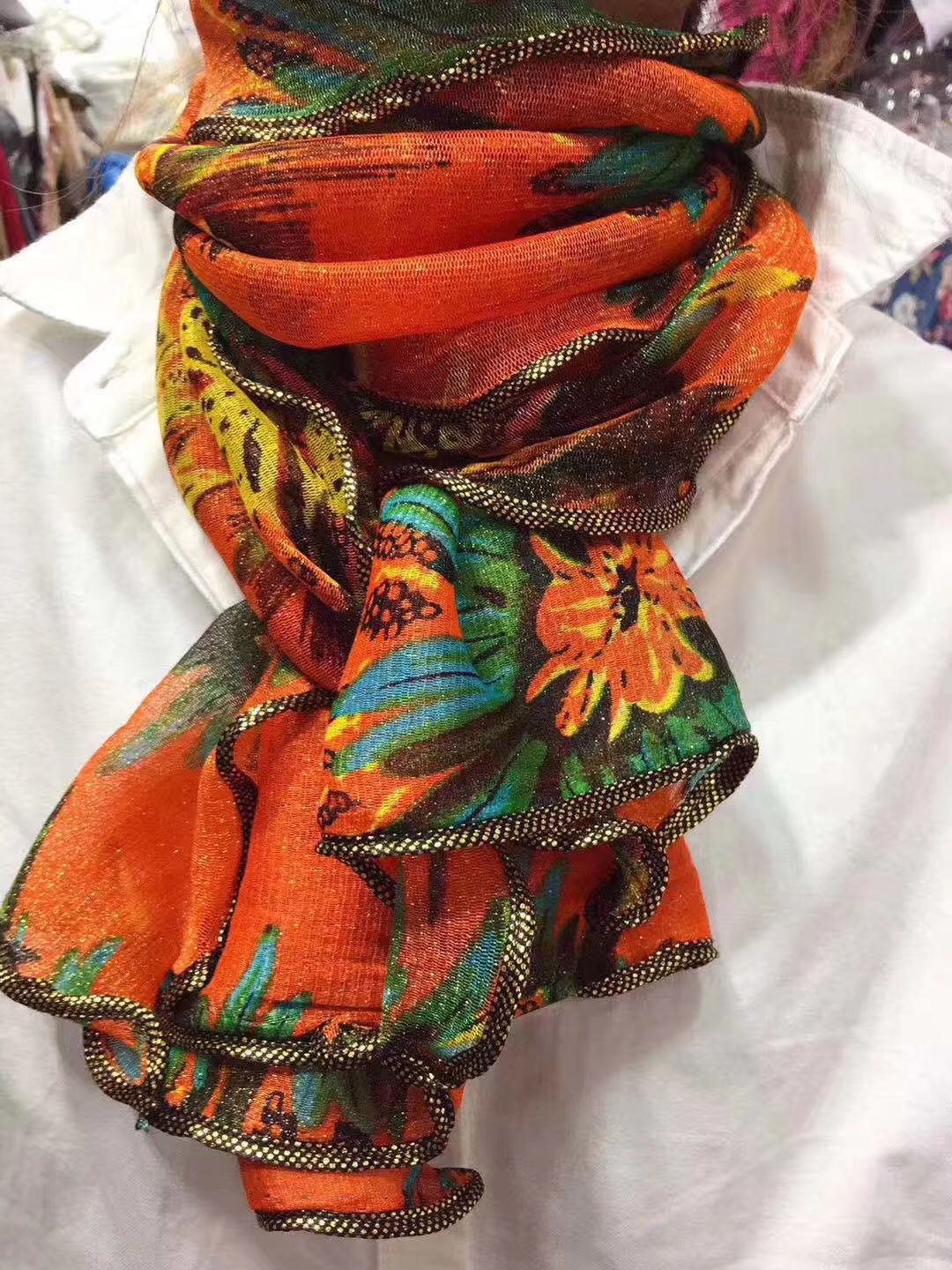 A fashionable and versatile gold-rimmed printed scarf for women Specification image