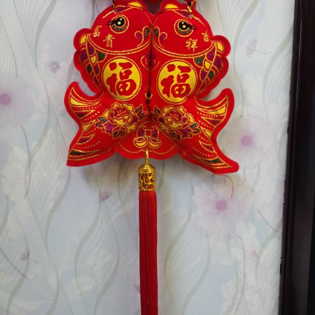Chinese knot pendants, "Fu" character hanging, double fish tassels, living room home wall decorations, entrance hall, festive background wall decorations for the Spring Festival Specification image