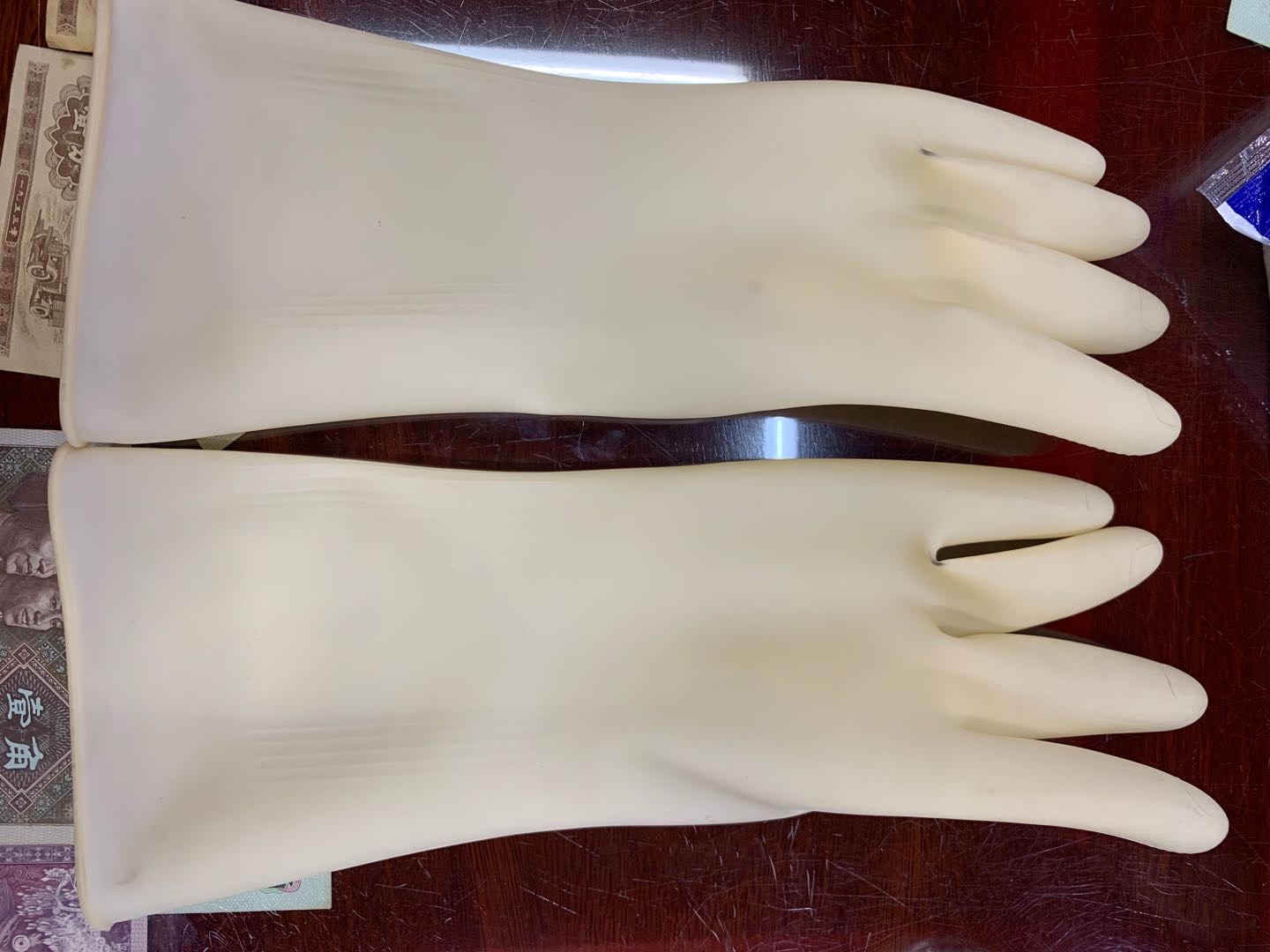 Labor protection gloves, wear-resistant labor rubber, warm impregnated rubber, waterproof, thickened rubber full belt rubber details Picture