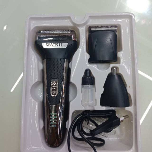 Three-in-one men's razor with nose hair clipper thumbnail