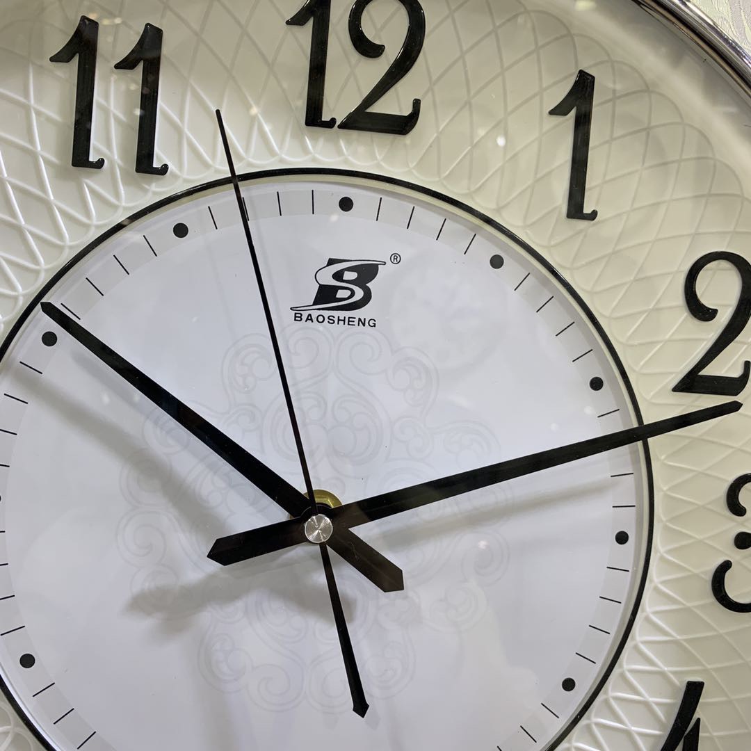 简约现代卧室客厅静音创意石英挂钟产品图