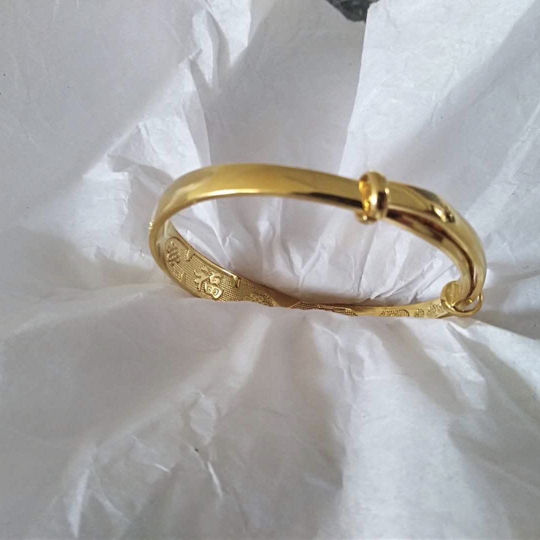 Fashionable and simple carved bracelet, slimming bracelet, electroplated real gold color retention trendy jewelry details Picture