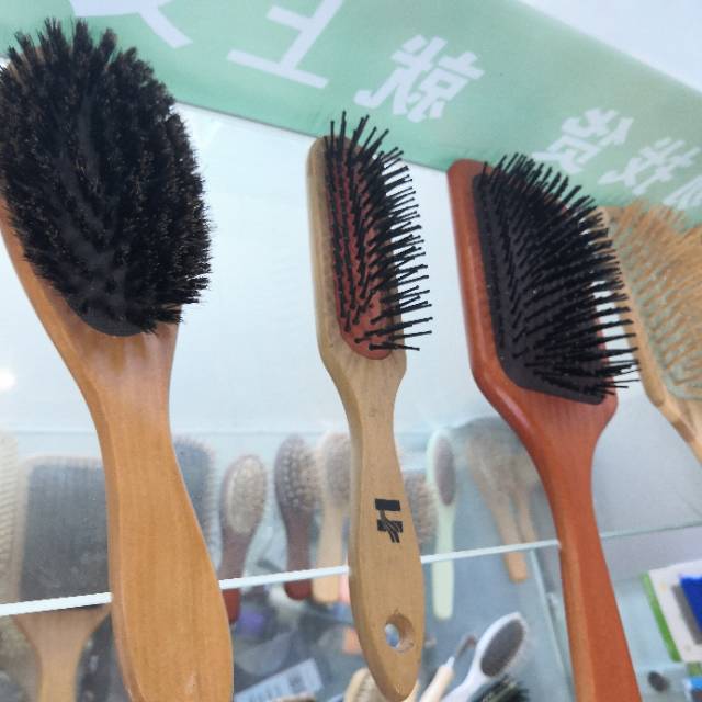 Wooden combs, curly hair combs, massage combs, direct sales from the factory with original orders for foreign trade, and pig bristle combs