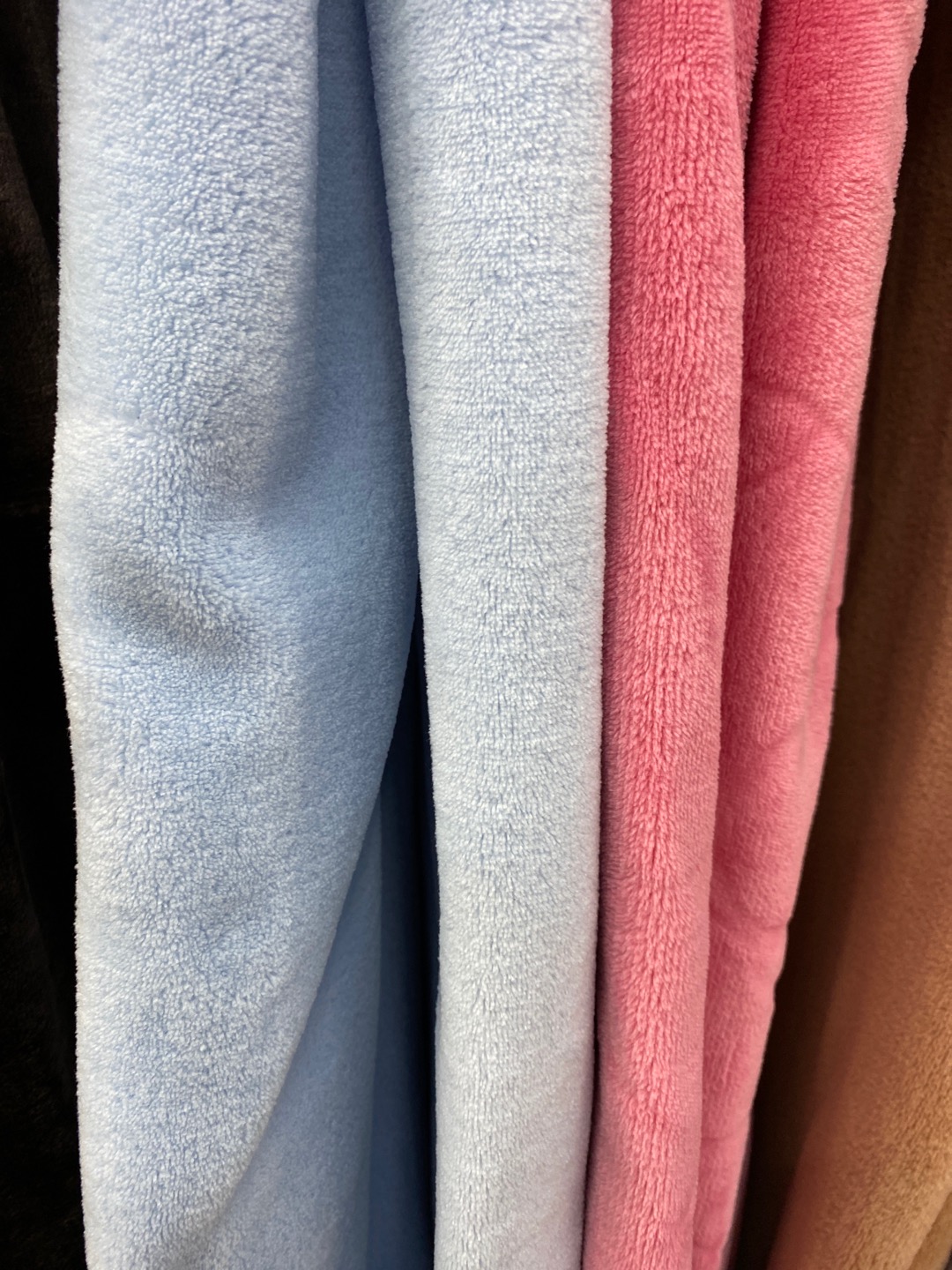 Simple Solid Color Flannel Blanket 200*230 details Picture