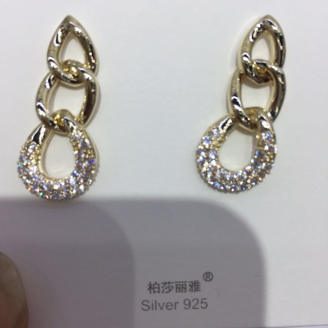 Water diamond copper earrings, exaggerated and unique long silver needle earrings, elegant and stylish Specification image